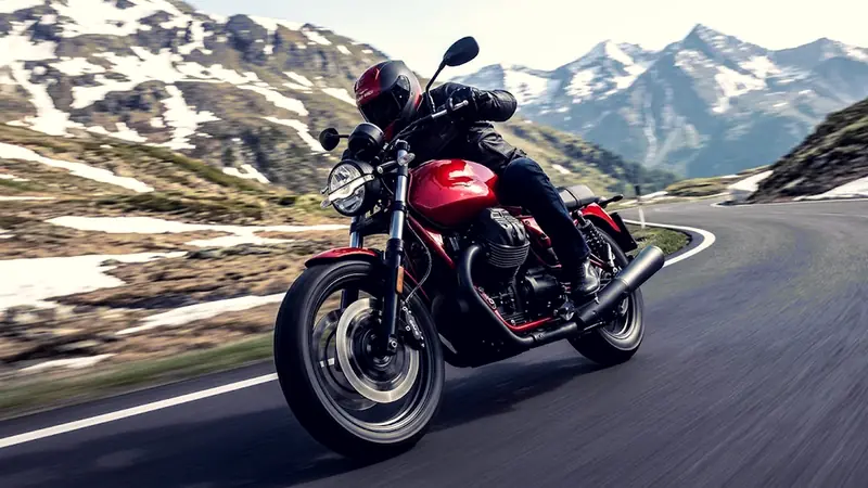 Moto Guzzi V7 2026: Stone và Sport, hai linh hồn của một ... - Foto 1