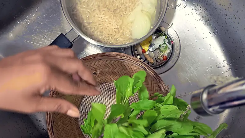 Pad Kra Pao: la ricetta autentica del pollo al basilico s... - Foto 2