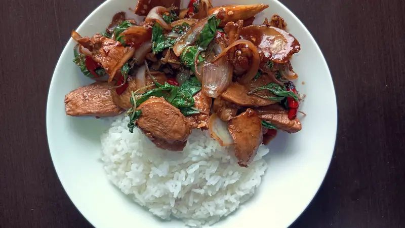 pad-kra-pao-ricetta-autentica-pollo-basilico-sacro-thailandese-4